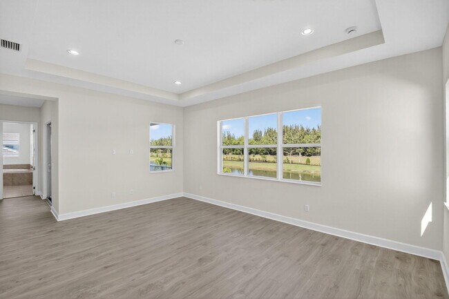 Building Photo - 15120 Wildwood Cir