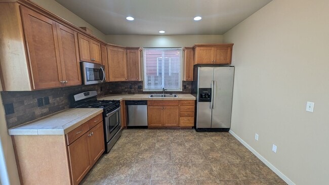 Building Photo - Great four bedroom home in Aloha!