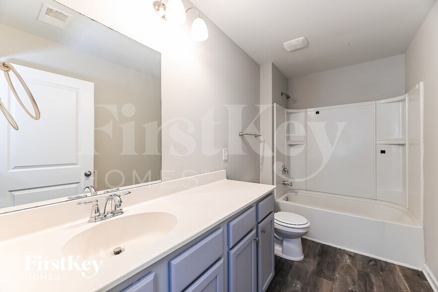 Building Photo - 301 Mincy St