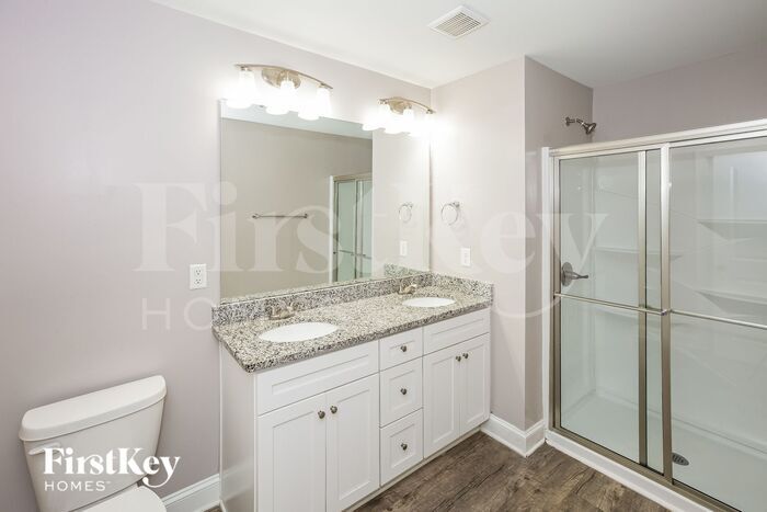 Building Photo - 1401 Living Wy