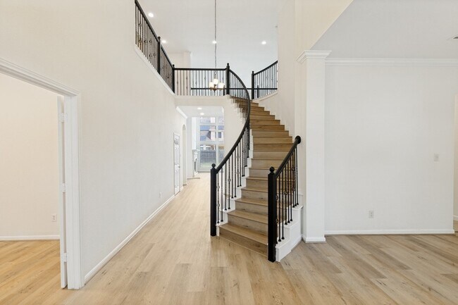 Building Photo - 9318 Rainbluff Ln