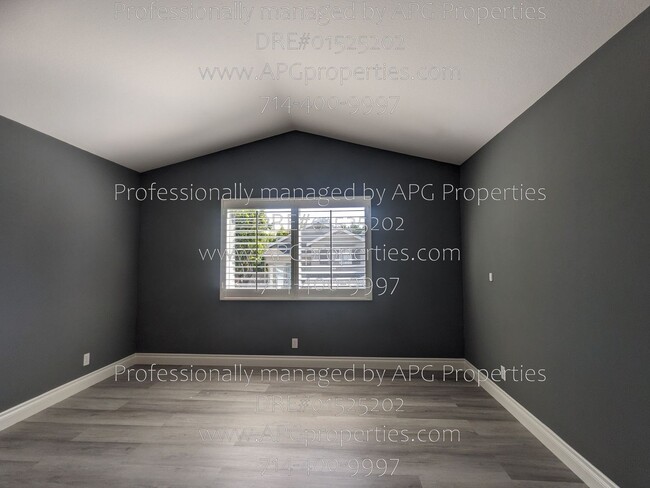 Building Photo - 3519 E Balmoral Dr