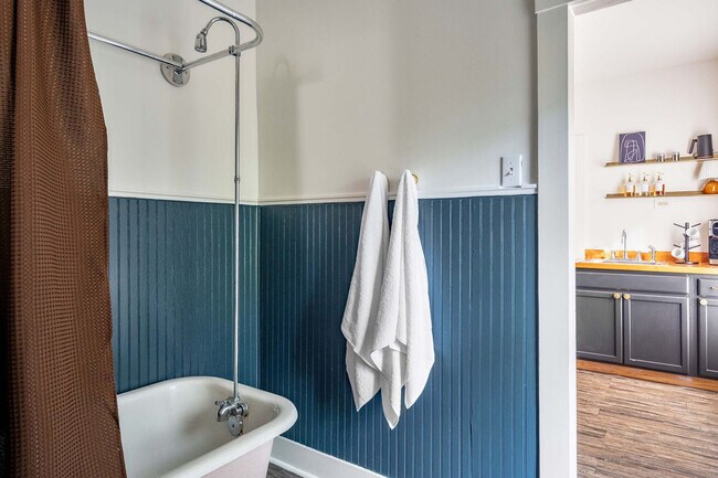 Building Photo - 52 Church St