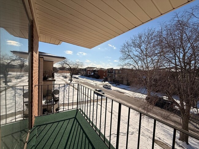 Building Photo - 10405 Mansfield Ave