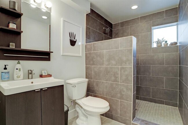 Building Photo - 1308 Ruthven St