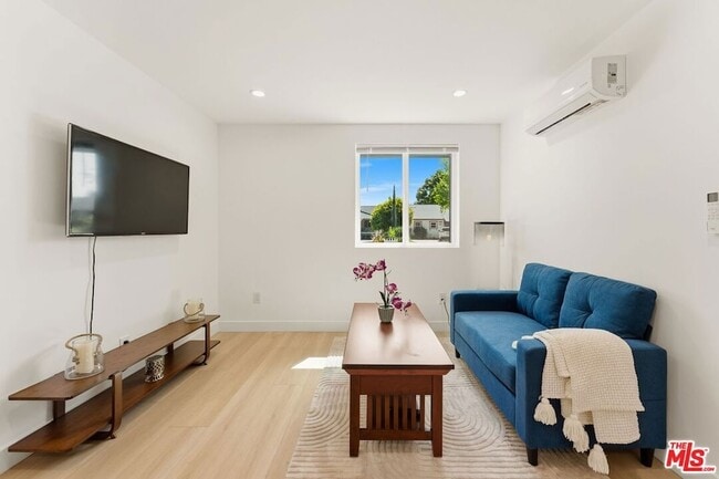 Building Photo - 7103 Hatillo Ave