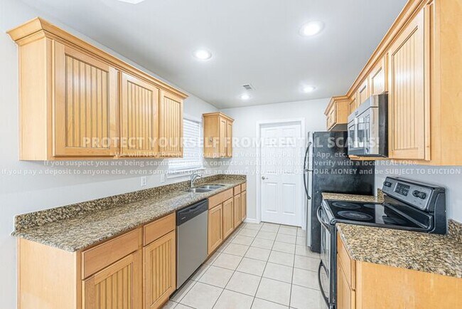 Building Photo - 1674 N Hazeltine Dr