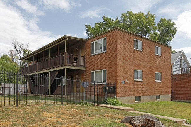 Primary Photo - 3113-3115 Chippewa St