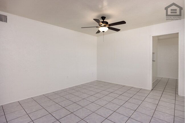 Building Photo - 3Bed/1.5Bath House at Northern Ave/31st Ave! Move-In Ready on 07/16/2026! -- NO HOA!