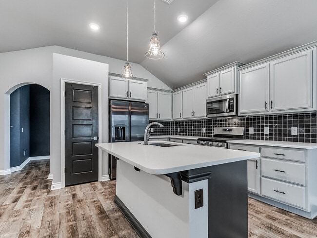 Building Photo - Modern Home on Large Lot!