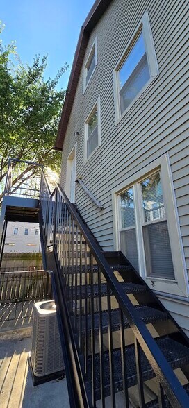 Building Photo - 3606 W Cortland St