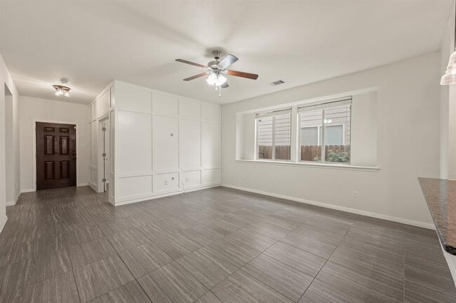 Building Photo - 604 Palmilla St