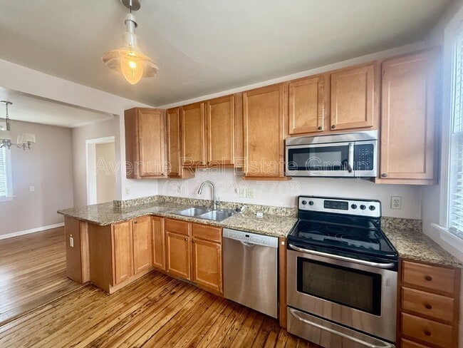 Building Photo - 240 W Essex Ave