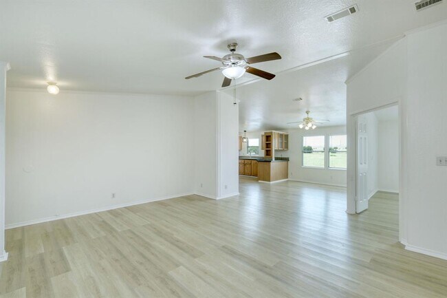 Building Photo - 132 Co Rd 247