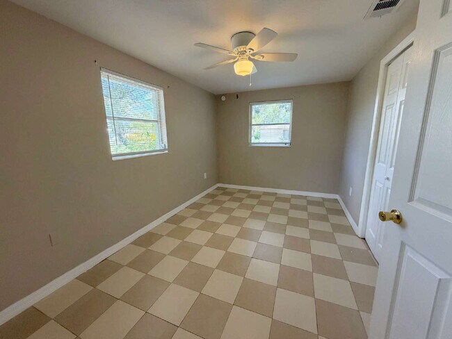 Building Photo - "Charming 3-Bed, 2-Bath on Jackson Street"