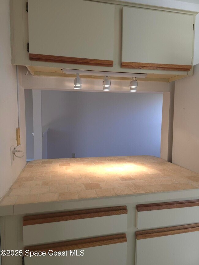 Building Photo - 245 Spring Dr