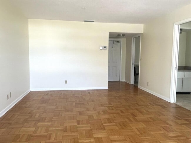 Building Photo - 5580 Tamberlane Cir
