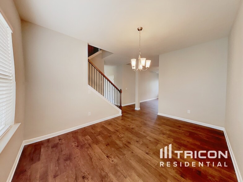 Building Photo - 228 Elmhaven Dr