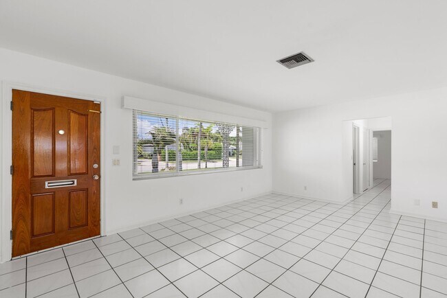 Building Photo - 360 Palmetto St
