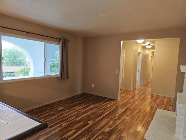 Building Photo - 1505 Surrey Ct