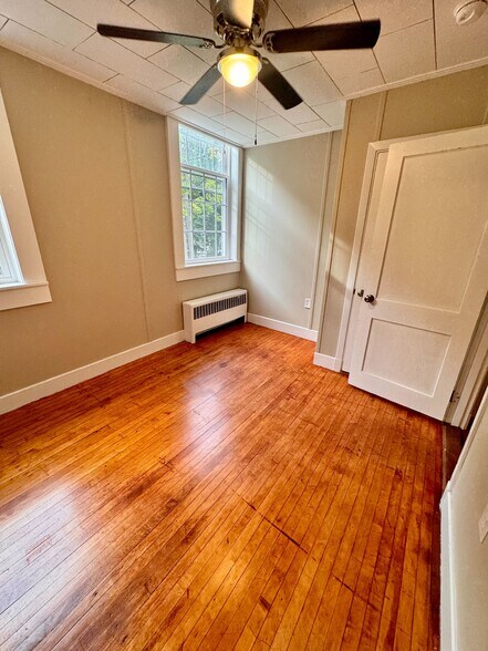 Building Photo - 40 Pond St