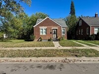 Building Photo - Beautiful Brick Bungalow