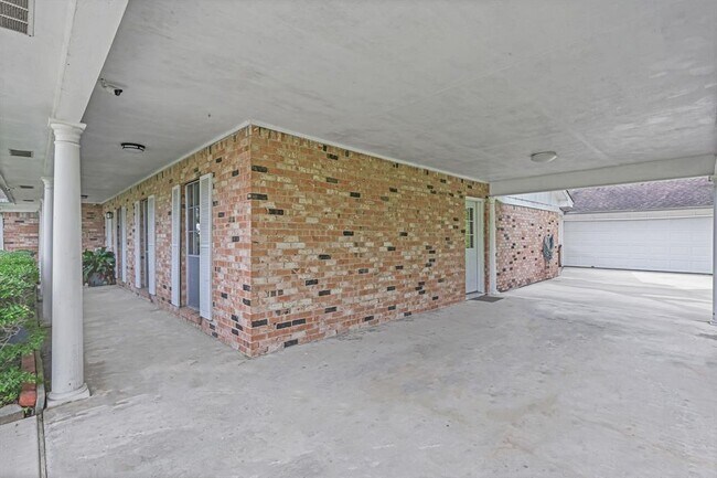 Building Photo - 19 Bay Harbor