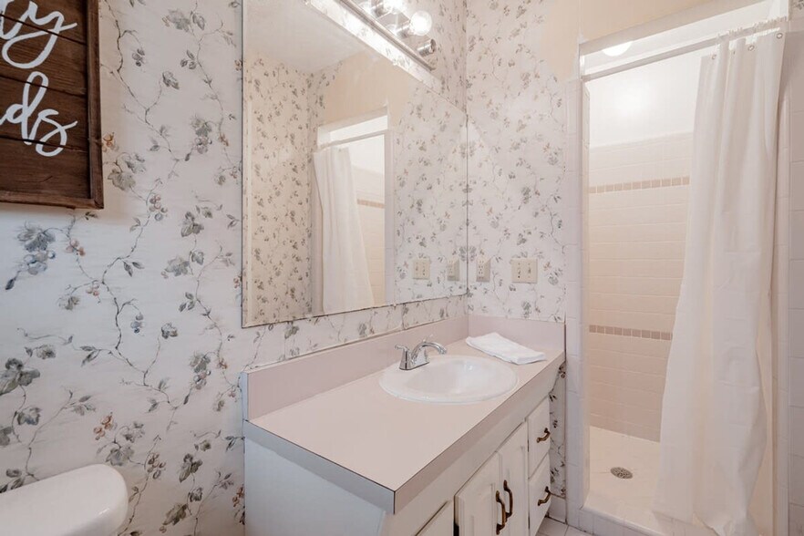 Building Photo - 6316 Grosse Point Dr