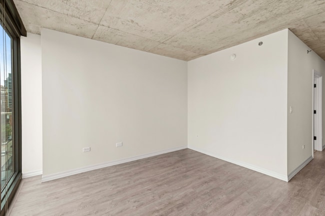 Building Photo - 145 W Huron St