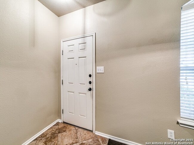 Building Photo - Beautiful Modern 3-Bed, 2-Bath Duplex with Private Yard & Spacious Layout