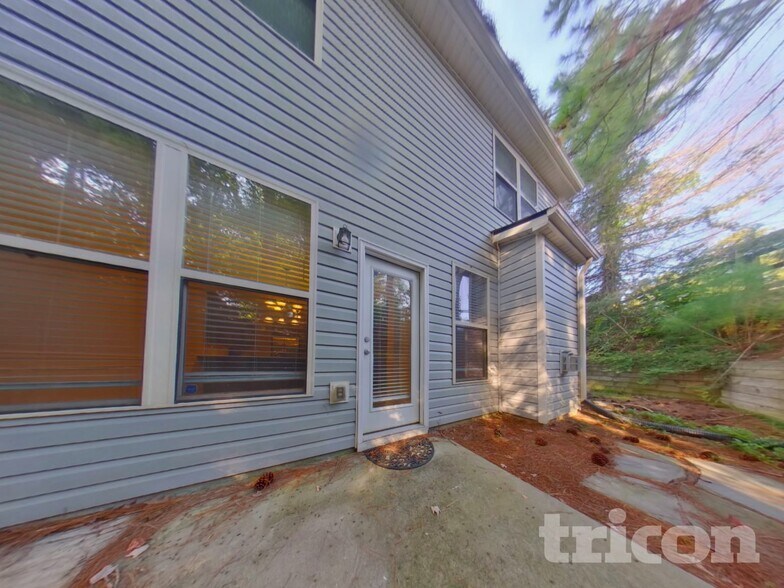 Building Photo - 2500 Wingfield Dr SW