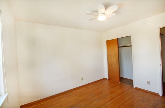 Building Photo - Sunny 3bed/2.5 bath + office space in Mont...