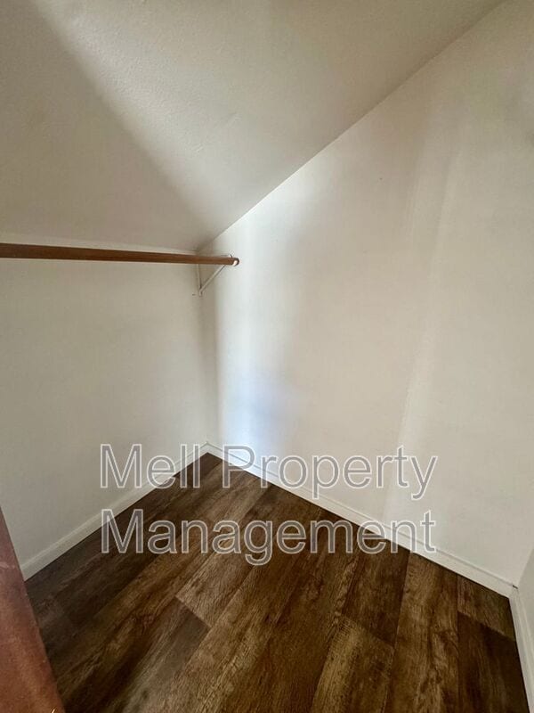 Building Photo - 315 S Main St