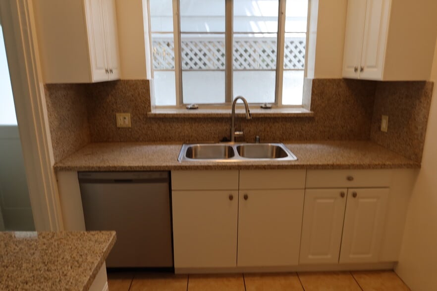 Building Photo - 9962 Durant Dr