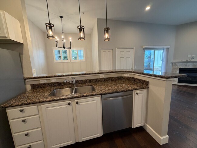 Building Photo - 2Bd/2Ba Bellevue Condo