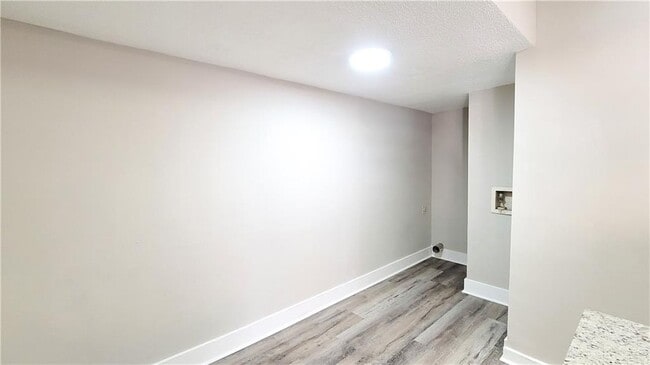 Building Photo - 755 Fallview Dr