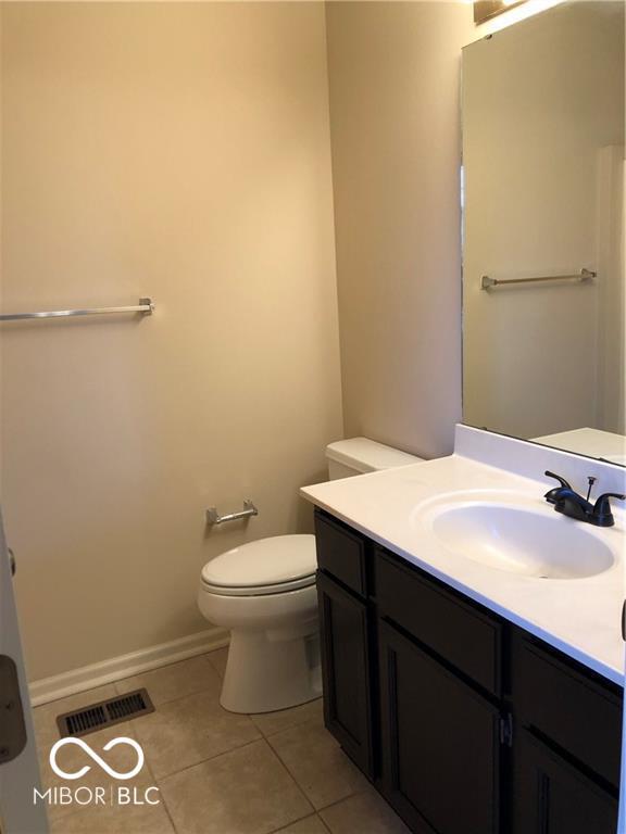 Building Photo - 496 E 10th St