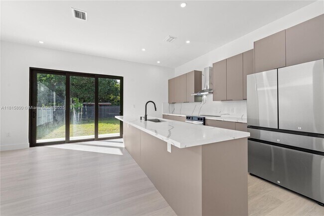 Primary Photo - 740 NW 24th Ct
