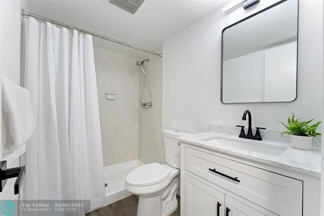 Building Photo - 3105 Oakland Shores Dr