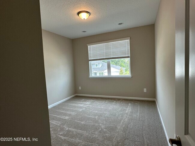 Building Photo - 609 Cherry Elm Dr