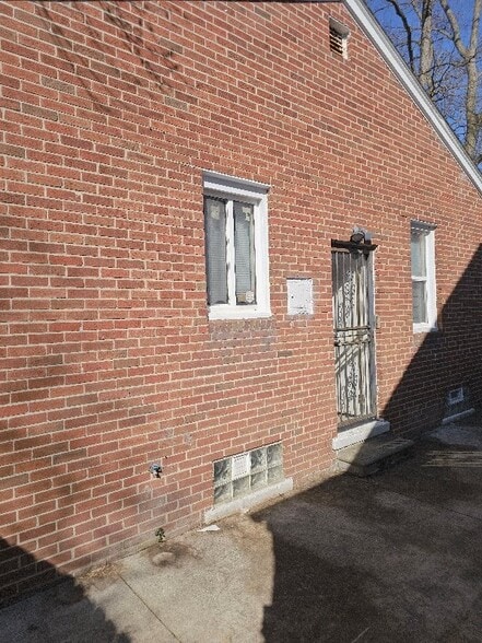 Building Photo - 15712 Evergreen Rd