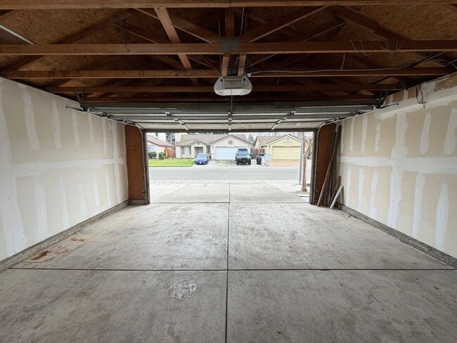 Building Photo - Cute Home in EGUSD