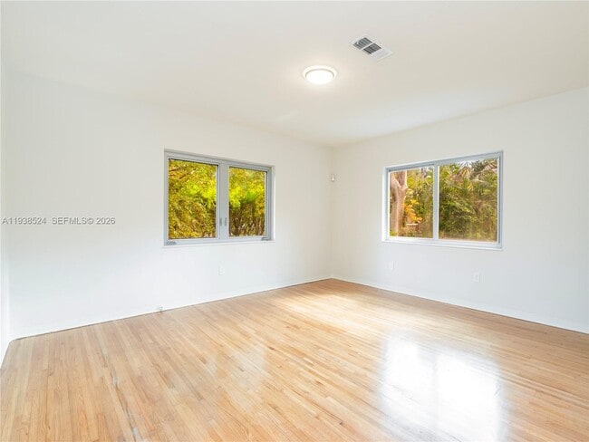 Building Photo - 650 NE 60th St