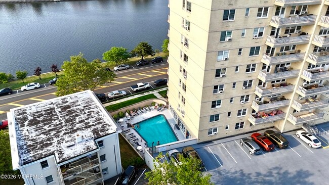 Building Photo - 510 Deal Lake Dr