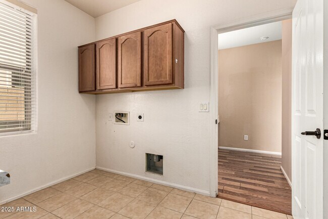 Building Photo - 3047 S 257th Ave