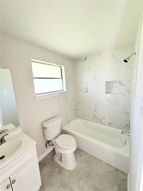 Building Photo - 14106 White Heather Dr