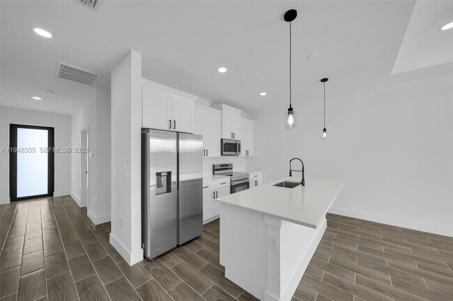 Building Photo - 328 Gordon Ave S