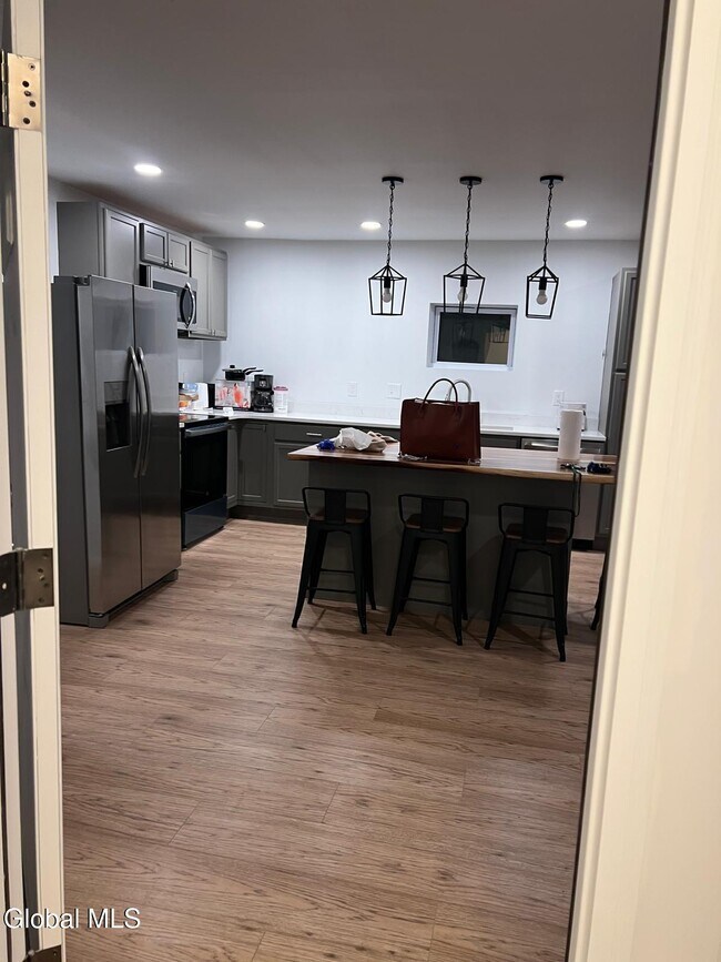 Building Photo - 351 4th St