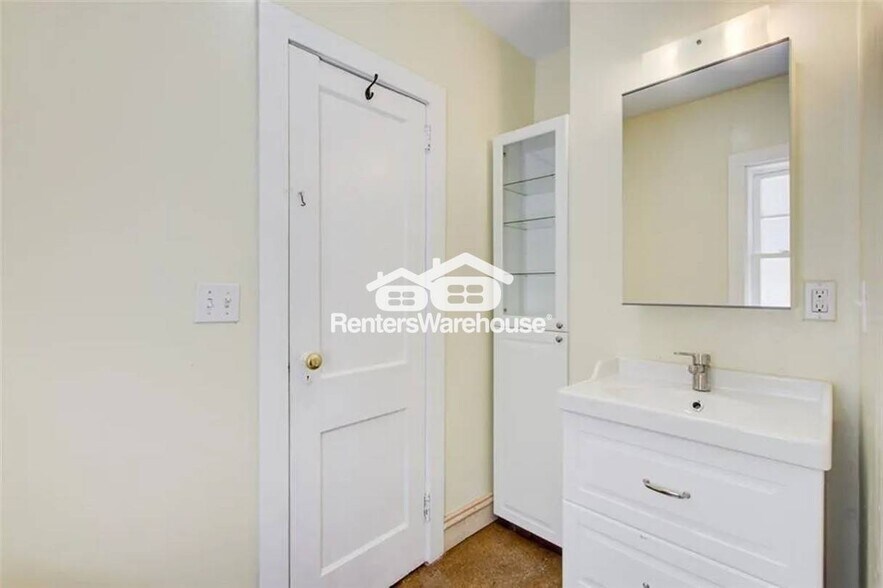 Building Photo - 875 White St SW