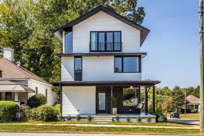 Primary Photo - 123 Idlewild